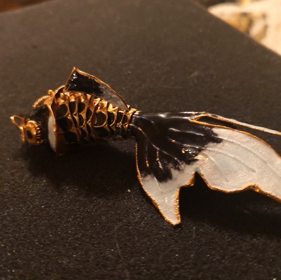 Vintage enamel Asian articulated fish pendent - Picture 2 of 3